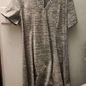Gray Vera Wang V-Neck Short Sleeve Dress